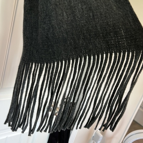 Lucky Brand 70 x 30 Soft Scarf - Picture 3 of 5